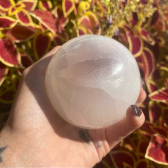 Selenite sphere - Picture 2 of 4